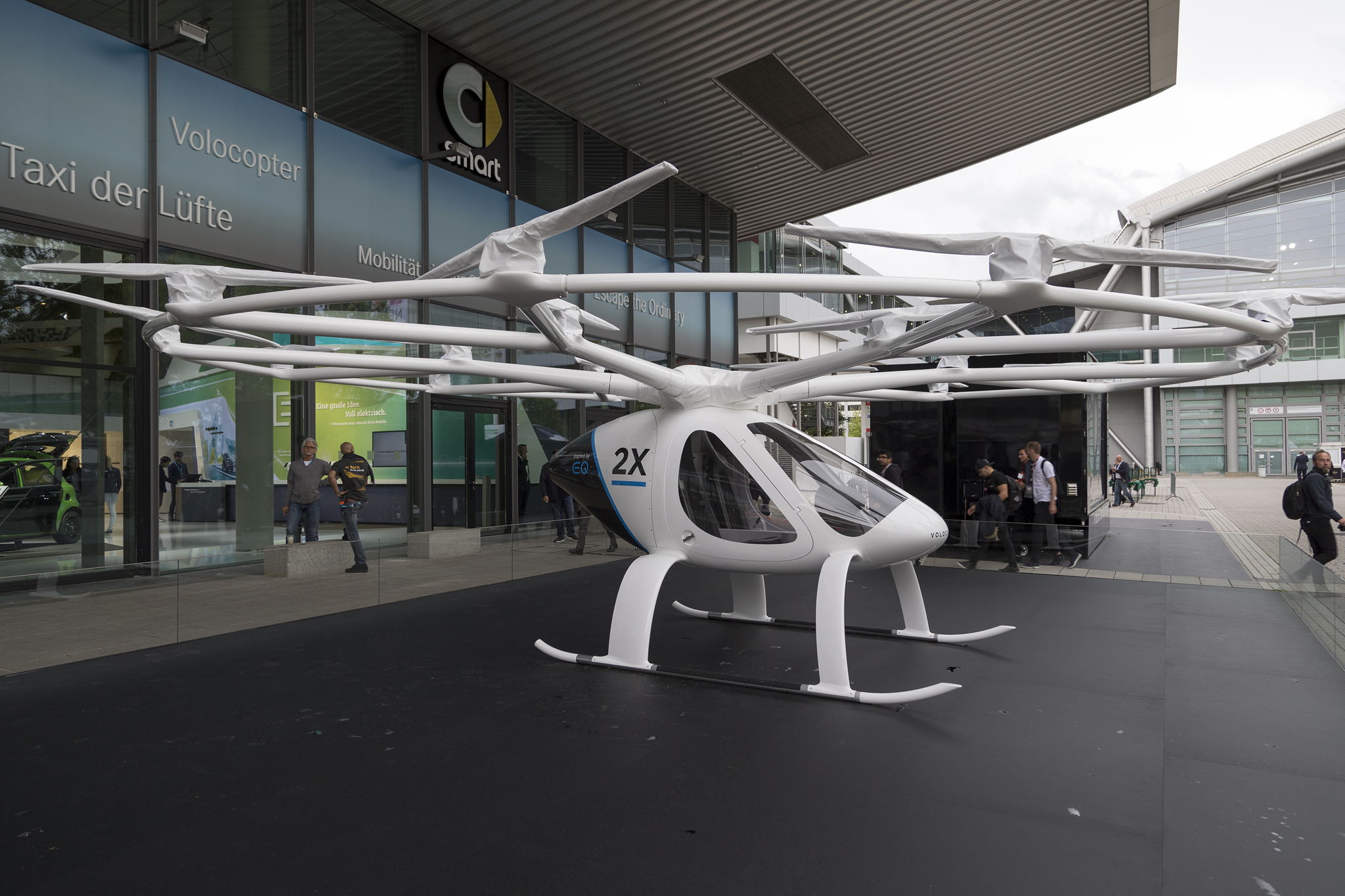 شركتا Workhorse وVolocopter تستعرضان مركباتهما الطائرة ذاتيا